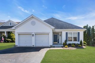 1 Gardenways Court, Lakewood, NJ 08701