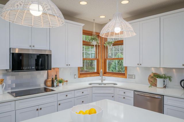 9086 Wildwood Circle, Shakopee, MN 55379