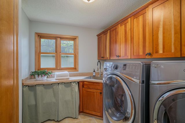 9086 Wildwood Circle, Shakopee, MN 55379