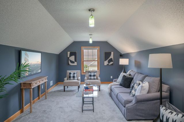 9086 Wildwood Circle, Shakopee, MN 55379