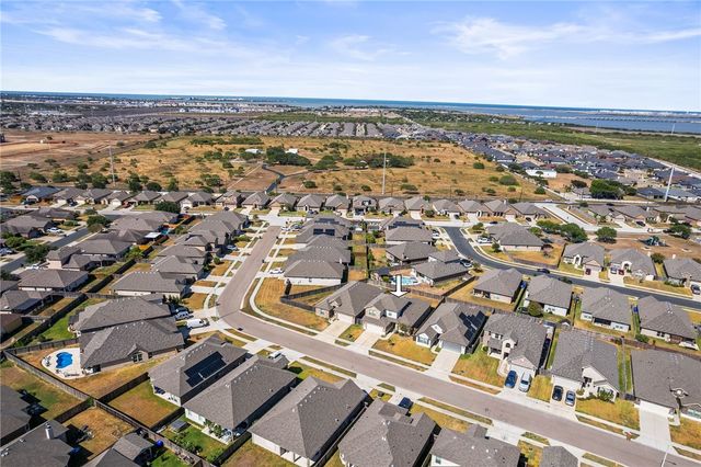 8142 Luz De Luna St, Corpus Christi, TX 78414
