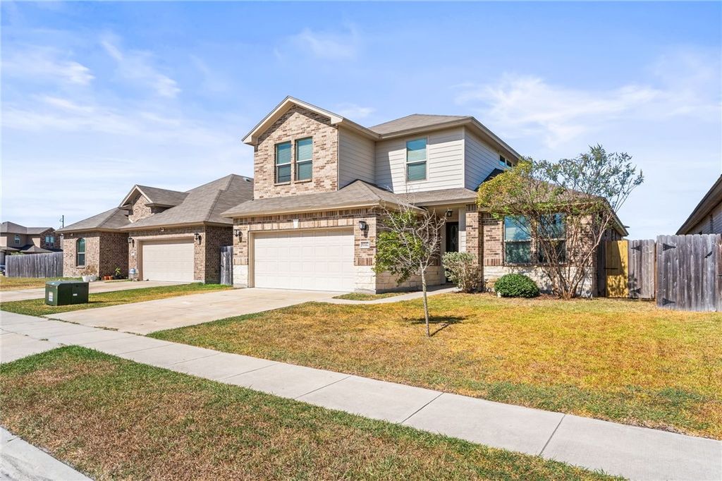 8142 Luz De Luna St, Corpus Christi, TX 78414