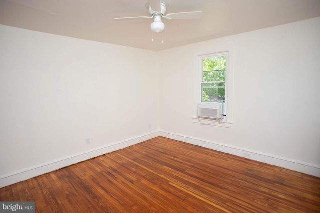 316 W BROAD, Paulsboro, NJ 08066