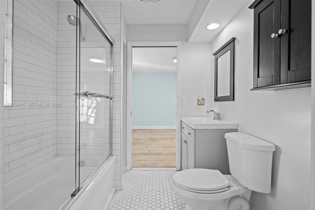 1547 Harrison St, Hollywood, FL 33020