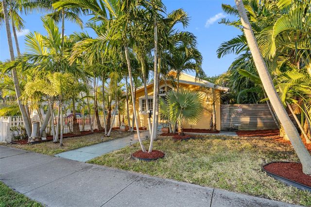 1547 Harrison St, Hollywood, FL 33020