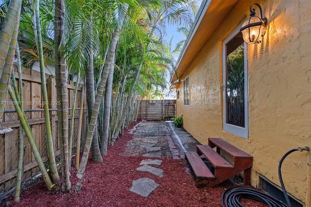 1547 Harrison St, Hollywood, FL 33020