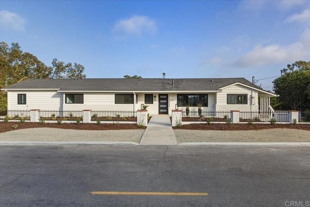 557 Canyon Drive, Solana Beach, CA 92075