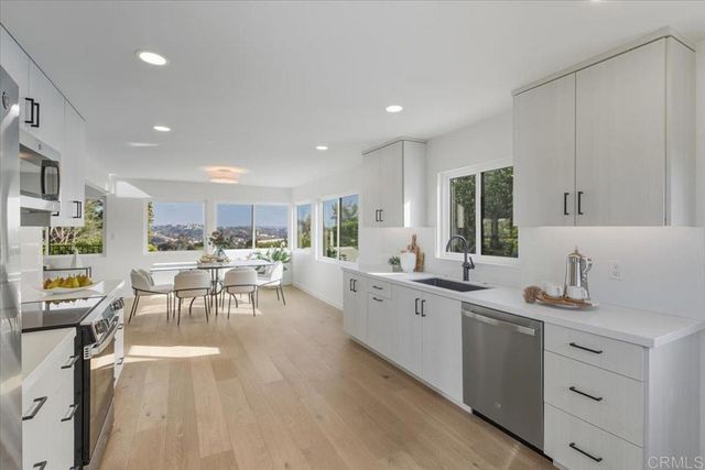 557 Canyon Drive, Solana Beach, CA 92075