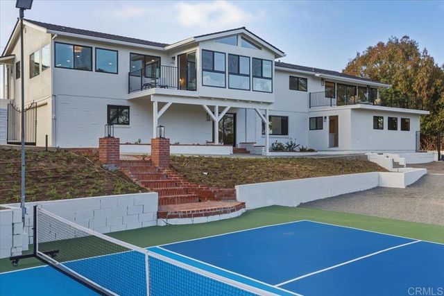 557 Canyon Drive, Solana Beach, CA 92075