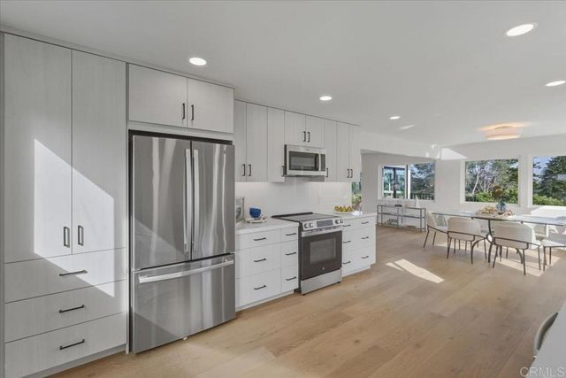 557 Canyon Drive, Solana Beach, CA 92075