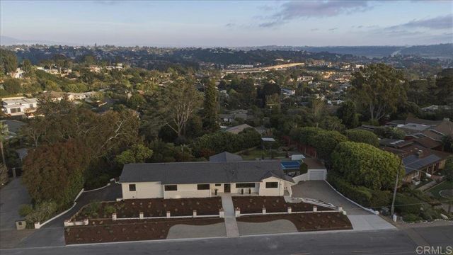 557 Canyon Drive, Solana Beach, CA 92075