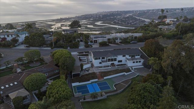 557 Canyon Drive, Solana Beach, CA 92075