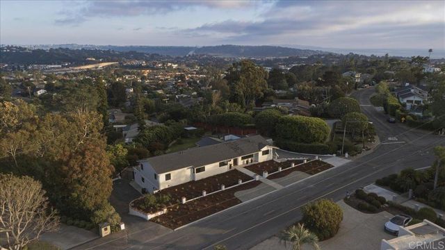 557 Canyon Drive, Solana Beach, CA 92075