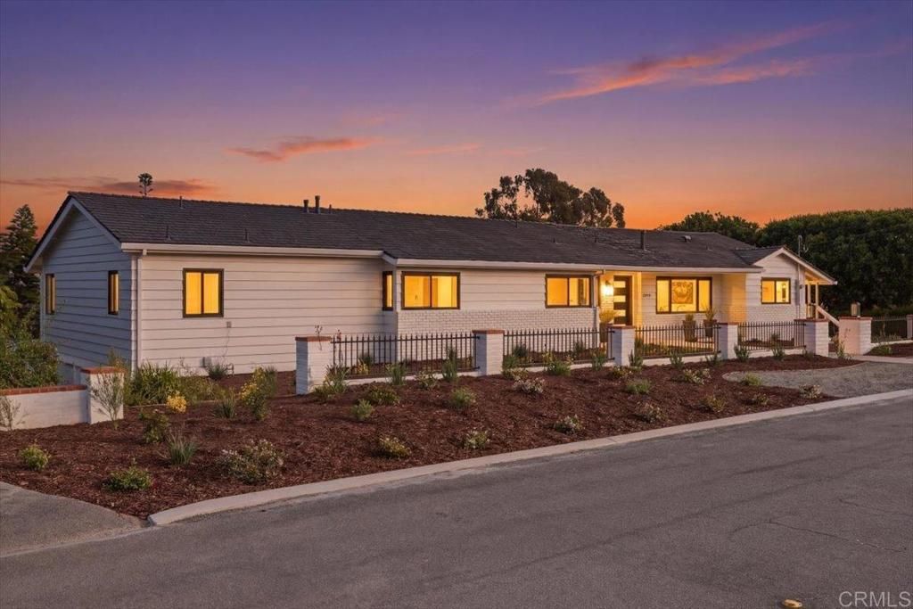 557 Canyon Drive, Solana Beach, CA 92075