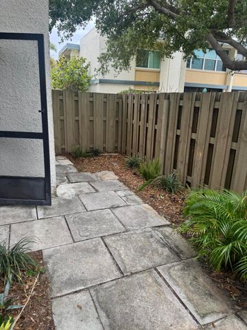 1444 SE Riverside Drive SE B-7, Stuart, FL 34996