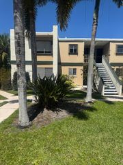 1444 SE Riverside Drive SE B-7, Stuart, FL 34996