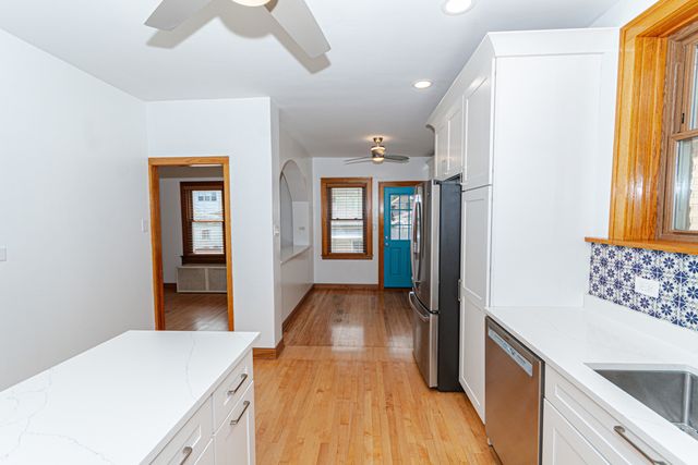 5253 W Wrightwood Avenue, Chicago, IL 60639