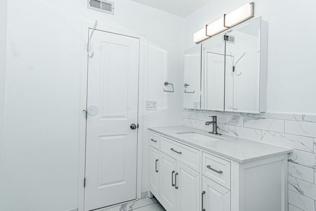 5253 W Wrightwood Avenue, Chicago, IL 60639