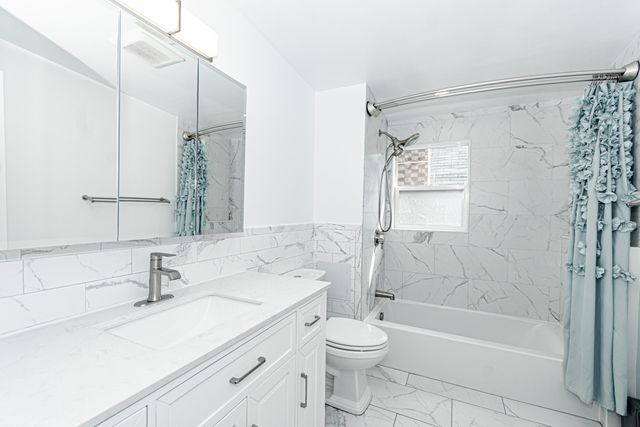 5253 W Wrightwood Avenue, Chicago, IL 60639