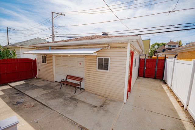 5253 W Wrightwood Avenue, Chicago, IL 60639