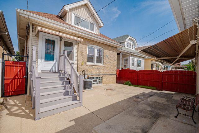 5253 W Wrightwood Avenue, Chicago, IL 60639
