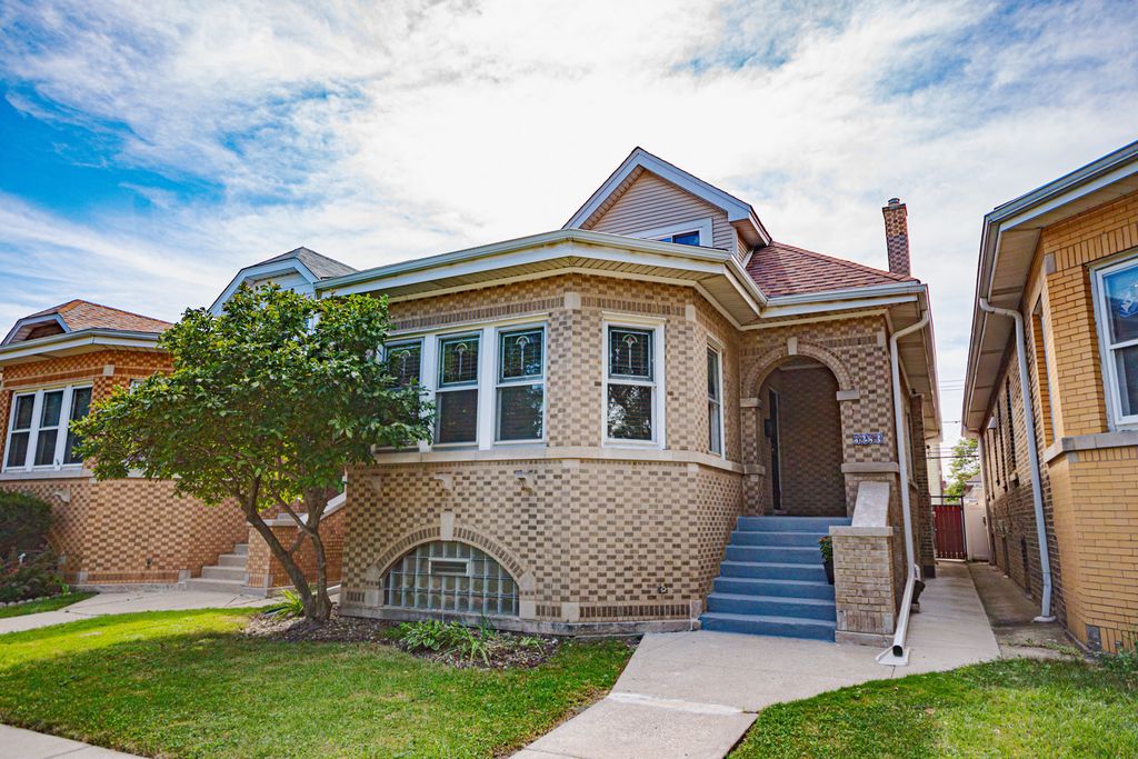5253 W Wrightwood Avenue, Chicago, IL 60639