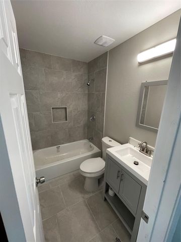 3211 Retta Street, Houston, TX 77026