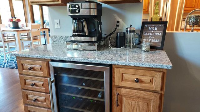 W249S6130 Deerfield CIRCLE, Waukesha, WI 53189