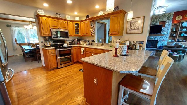 W249S6130 Deerfield CIRCLE, Waukesha, WI 53189