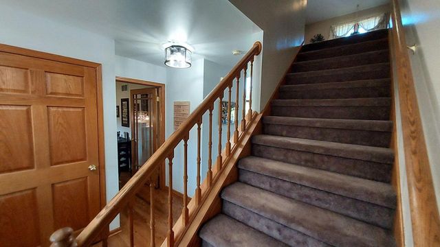 W249S6130 Deerfield CIRCLE, Waukesha, WI 53189