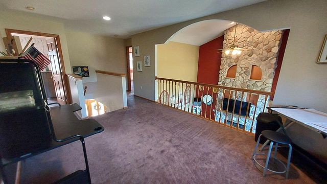 W249S6130 Deerfield CIRCLE, Waukesha, WI 53189