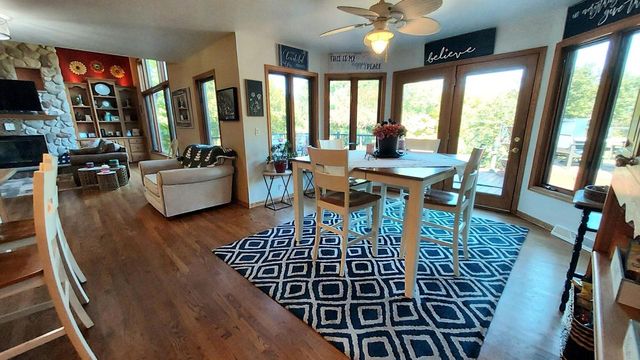 W249S6130 Deerfield CIRCLE, Waukesha, WI 53189