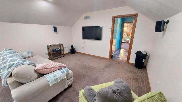 W249S6130 Deerfield CIRCLE, Waukesha, WI 53189