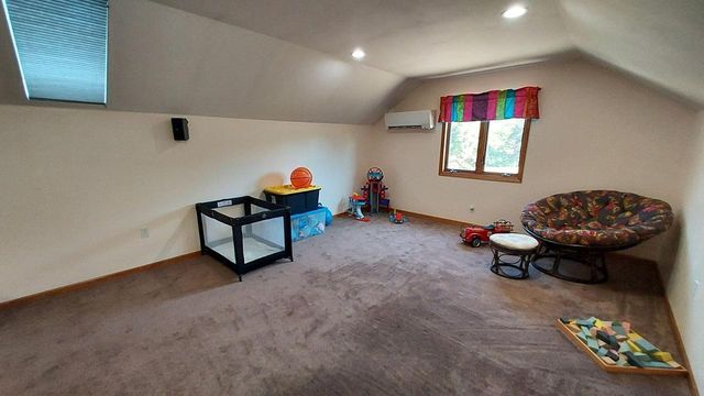 W249S6130 Deerfield CIRCLE, Waukesha, WI 53189