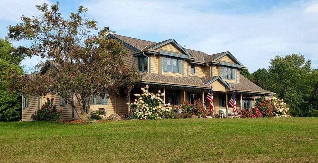 W249S6130 Deerfield CIRCLE, Waukesha, WI 53189