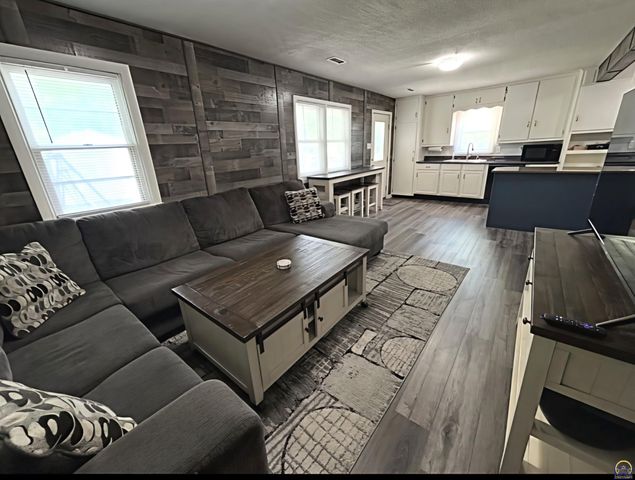 4708 SW 18th TER, Topeka, KS 66614