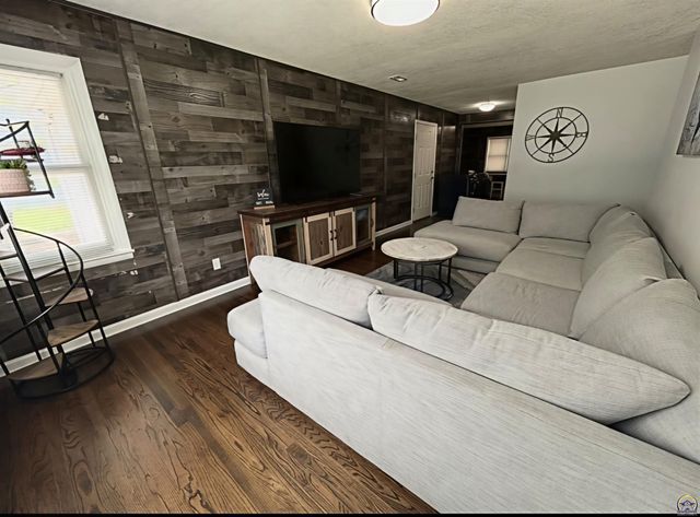 4708 SW 18th TER, Topeka, KS 66614