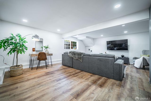 935 Regina Way, Pacifica, CA 94044