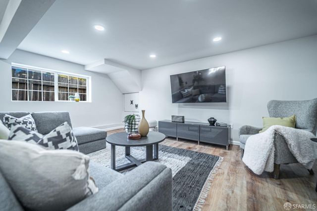 935 Regina Way, Pacifica, CA 94044