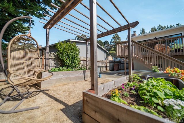 935 Regina Way, Pacifica, CA 94044
