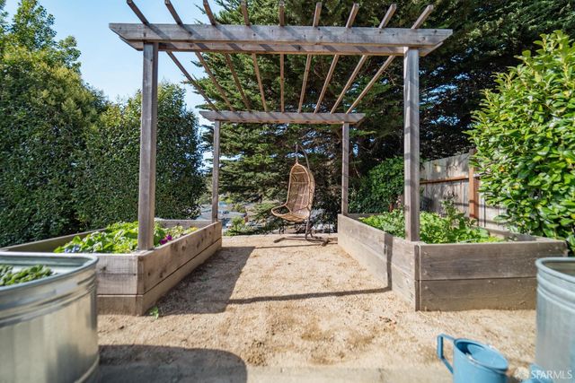 935 Regina Way, Pacifica, CA 94044