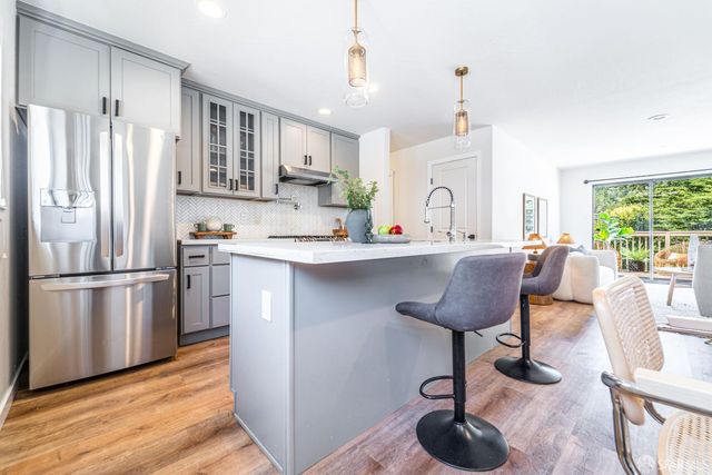 935 Regina Way, Pacifica, CA 94044