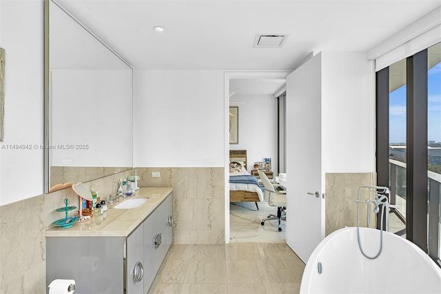 15701 Collins Ave 805, Sunny Isles Beach, FL 33160