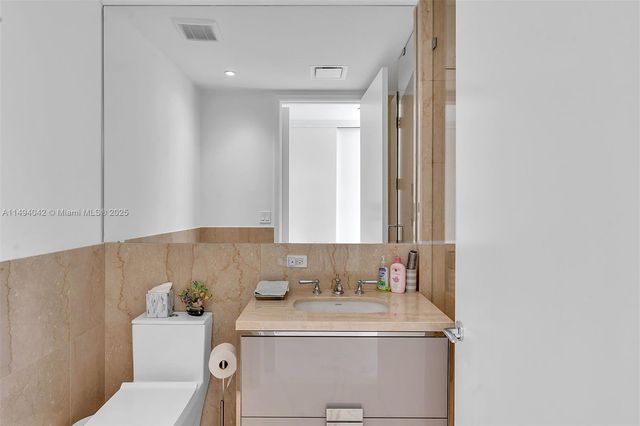 15701 Collins Ave 805, Sunny Isles Beach, FL 33160