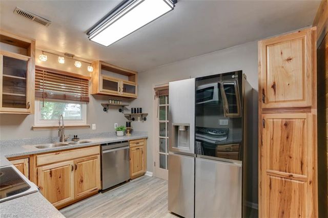 3133 Dunworken DR, Chesapeake, VA 23321