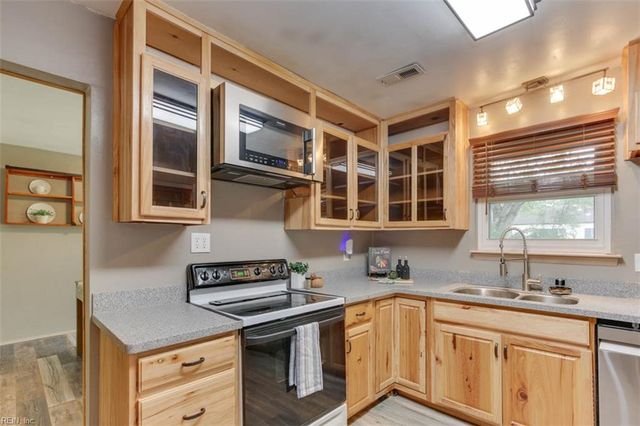 3133 Dunworken DR, Chesapeake, VA 23321