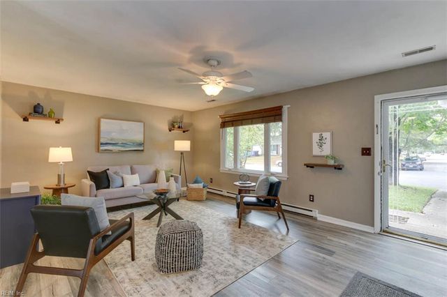 3133 Dunworken DR, Chesapeake, VA 23321