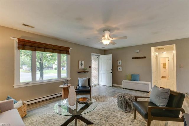 3133 Dunworken DR, Chesapeake, VA 23321
