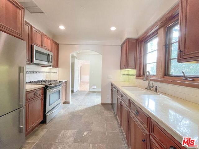 219 S Hamilton Drive 2, Beverly Hills, CA 90211
