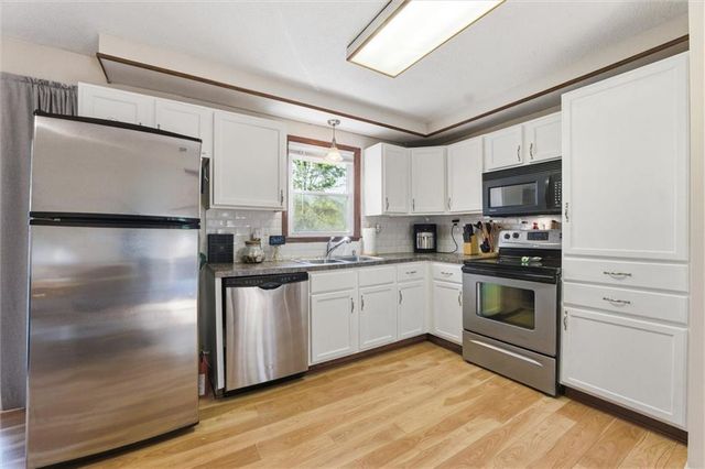 1308 SW Highland Drive, Lee's Summit, MO 64081